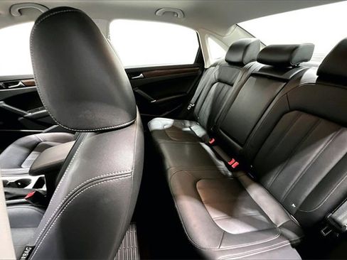 Used 2020 Volkswagen Passat 2.0T SEL image 23