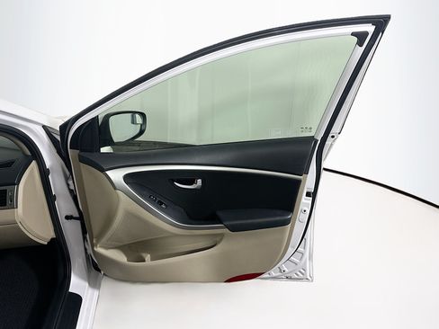 Used 2013 Hyundai Elantra GT FWD image 29