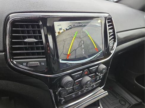 Used 2020 Jeep Grand Cherokee Altitude image 17