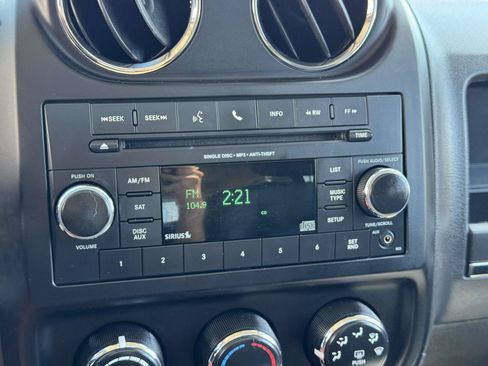 Used 2017 Jeep Patriot Latitude AWD/4WD image 23