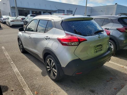 Used 2020 Nissan Kicks SV FWD image 4