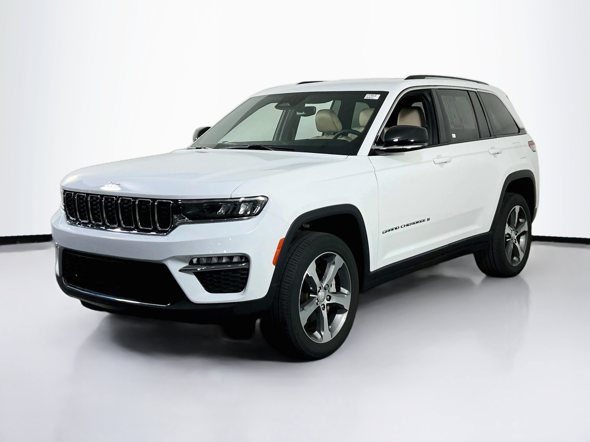 Used 2023 Jeep Grand Cherokee Limited AWD/4WD image 1