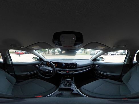 Used 2025 Kia K4 LXS image 43