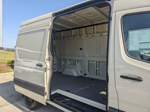 New 2025 Mercedes-Benz Sprinter 2500 image 3
