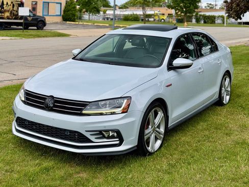 Used 2017 Volkswagen Jetta GLI FWD image 3