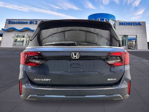 New 2026 Honda Odyssey Touring image 4