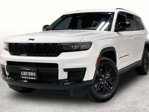 Used 2025 Jeep Grand Cherokee L Altitude RWD image 14