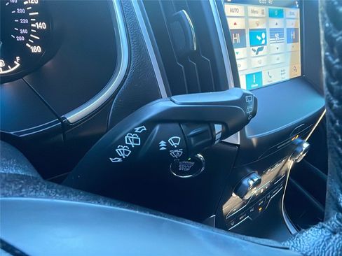 Used 2019 Ford Edge SEL image 26