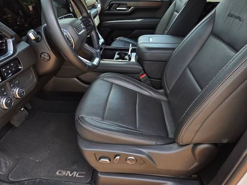Used 2025 GMC Yukon Denali AWD/4WD image 32