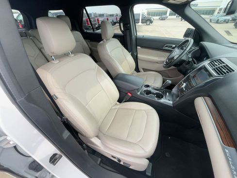 Used 2019 Ford Explorer Limited image 31