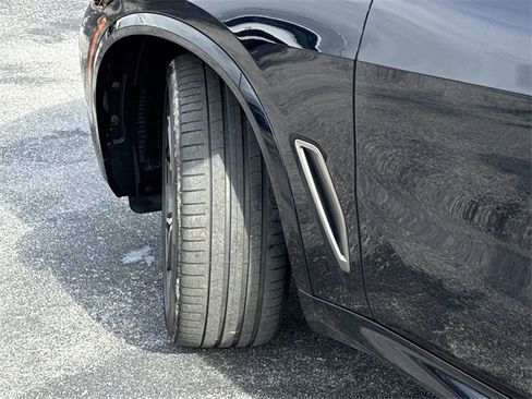 Used 2020 BMW X5 M50i w/ Premium Package image 39