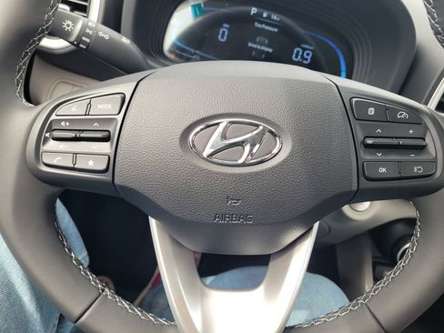 New 2025 Hyundai Venue SEL image 16