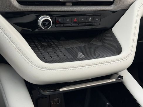 Certified 2025 Ford Explorer Platinum w/ Ultimate Package image 40