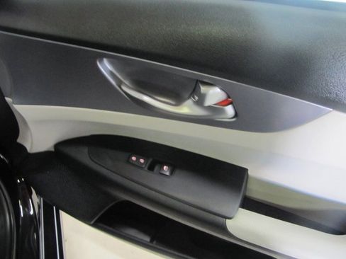 Used 2022 Kia Forte LXS image 21