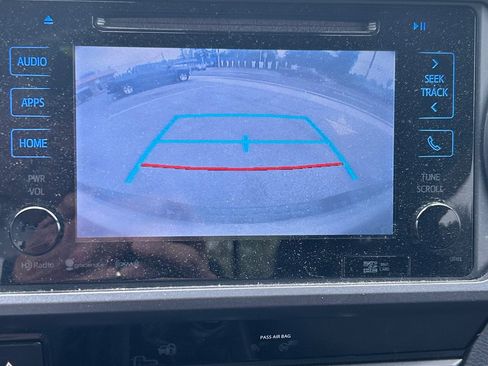 Used 2018 Toyota Tacoma TRD Sport AWD/4WD image 17