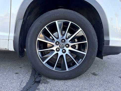 Used 2017 Toyota Highlander SE image 36