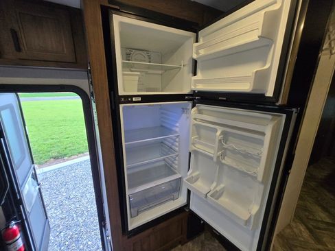 Used 2021 Ford E-450 and Econoline 450 Super Duty w/ Motorhome Prep Package image 13