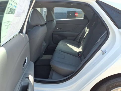 New 2026 Hyundai Elantra SE FWD image 18