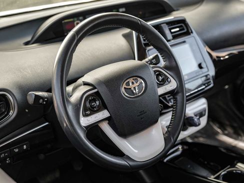 Used 2017 Toyota Prius Four image 16