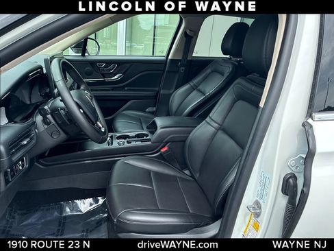 Certified 2024 Lincoln Corsair AWD w/ Equipment Group 101A image 12