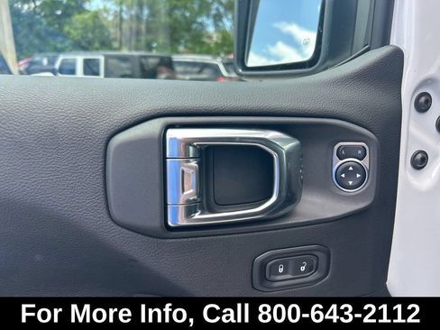 Used 2025 Jeep Wrangler Unlimited Sahara AWD/4WD image 34