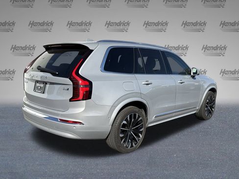 Used 2025 Volvo XC90 B6 Plus image 10