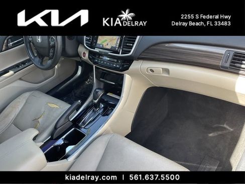 Used 2017 Honda Accord EX-L image 10