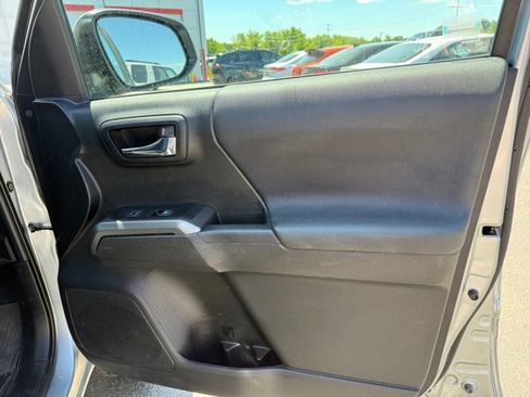 Used 2023 Toyota Tacoma TRD Off-Road AWD/4WD image 27