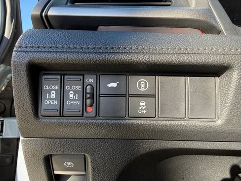 Used 2024 Honda Odyssey Sport image 15