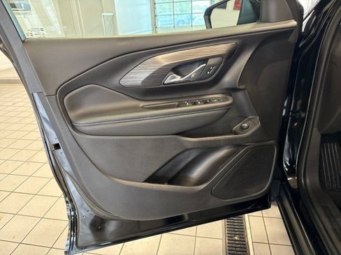 Used 2024 GMC Terrain SLE w/ Driver Convenience Package image 14