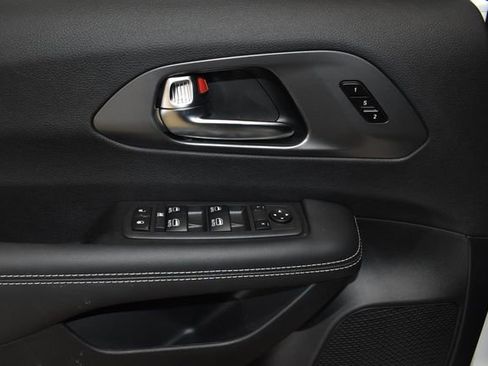 New 2026 Chrysler Pacifica Select w/ S Appearance Package image 27