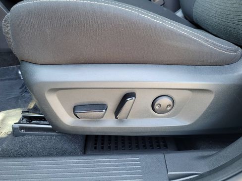 Used 2023 Nissan Rogue SV FWD image 13