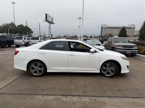 Used 2012 Toyota Camry SE image 4