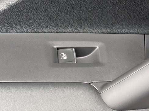 Used 2025 Volkswagen Tiguan SE R-Line image 27