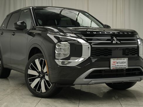 New 2025 Mitsubishi Outlander SE image 1