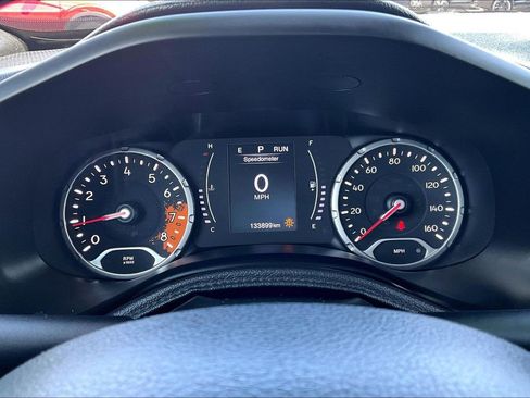 Used 2018 Jeep Renegade Latitude w/ Cold Weather Group AWD/4WD image 18