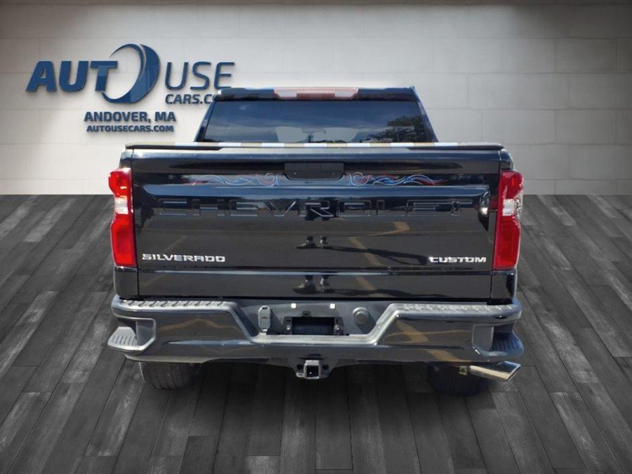 Used 2019 Chevrolet Silverado 1500 Custom w/ Custom Convenience Package AWD/4WD image 6