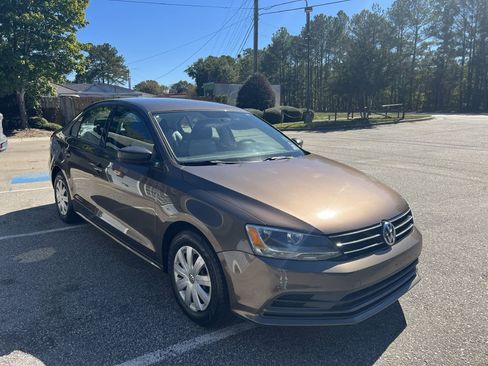 Used 2015 Volkswagen Jetta S FWD image 3