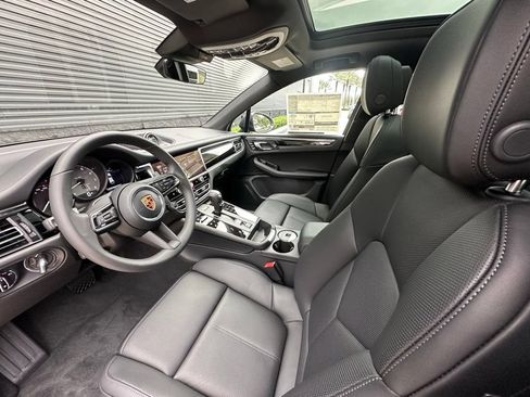Certified 2026 Porsche Macan S AWD/4WD image 4