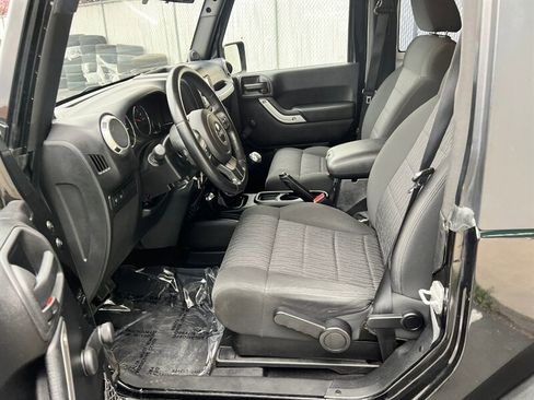 Used 2012 Jeep Wrangler Rubicon image 16