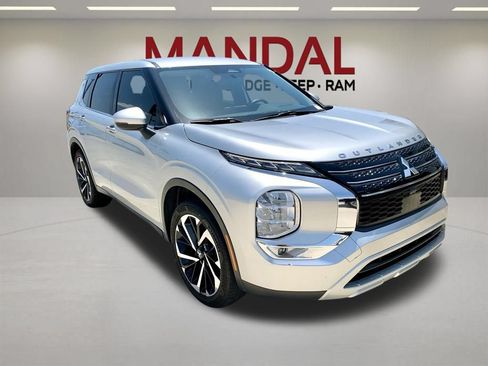 Used 2023 Mitsubishi Outlander SE FWD image 3