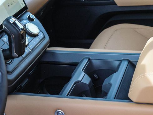 New 2026 Land Rover Defender 110 X-Dynamic SE image 30