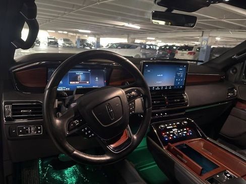 Used 2022 Lincoln Navigator L Reserve w/ Monochromatic Package AWD/4WD image 7
