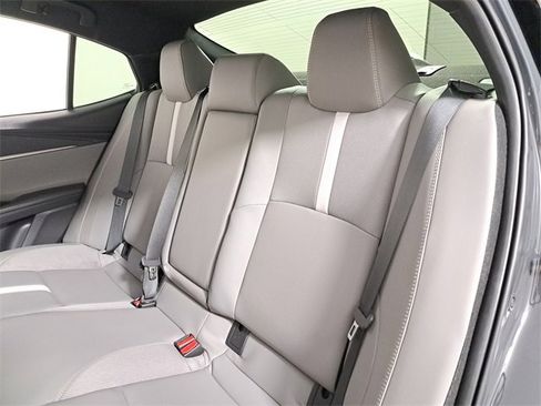 Used 2025 Toyota Camry SE image 13