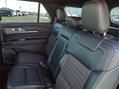 Used 2025 Ford Explorer ST-Line w/ ST-Line Street Pack image 14