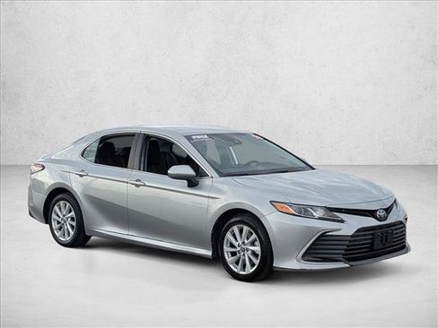 Used 2023 Toyota Camry LE image 3