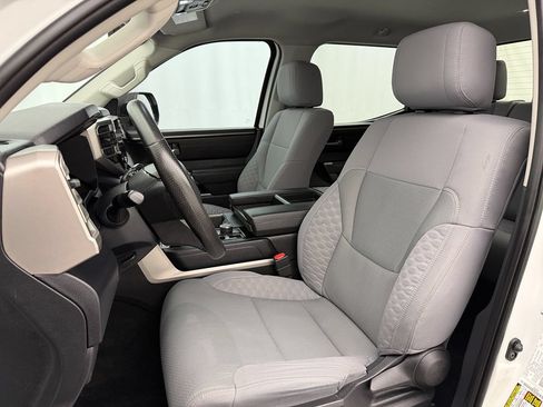 Used 2022 Toyota Tundra SR5 w/ SR5 Convenience Package AWD/4WD image 12