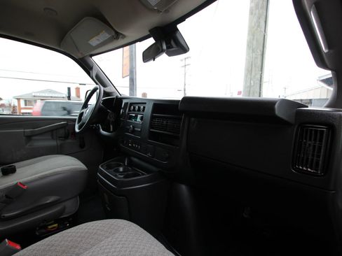 Used 2019 Chevrolet Express 2500 RWD image 14