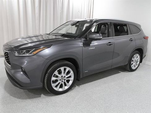 Used 2020 Toyota Highlander Limited image 3