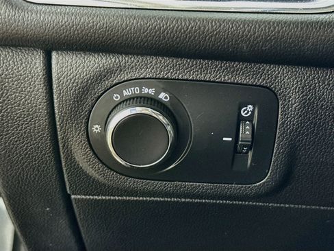 Used 2018 Chevrolet Cruze Premier w/ Enhanced Convenience Package FWD image 12